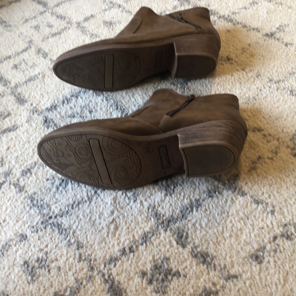 Booties ! - Picture 4 of 4